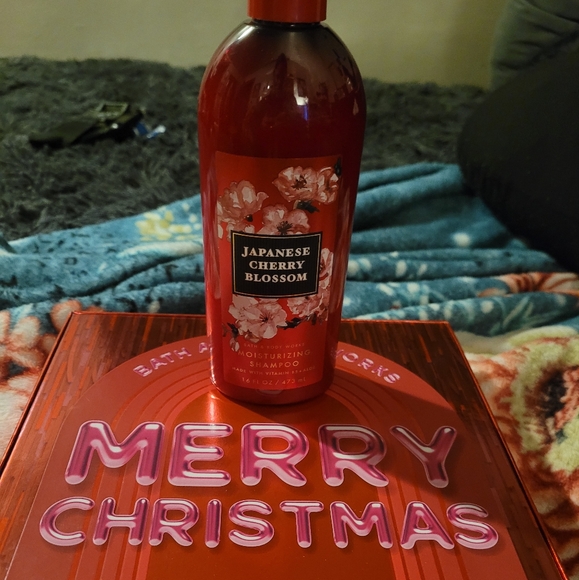 Bath & Body Works Japanese Cherry Blossom Gift Set - Picture 2 of 7